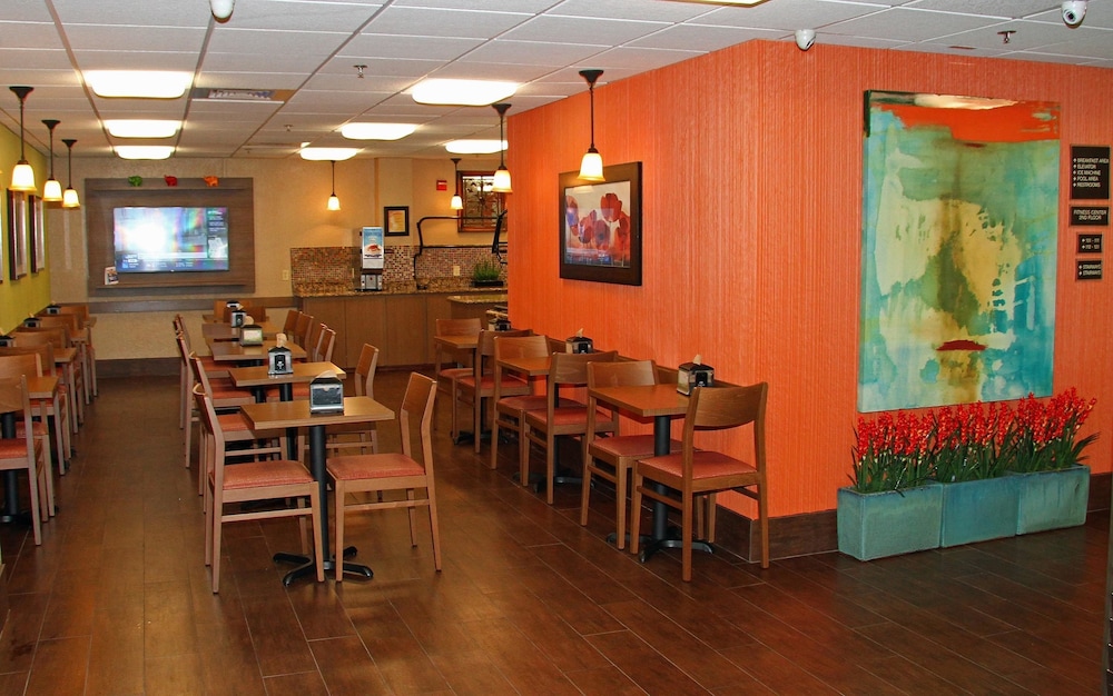 Best Western Plus Universal Inn 38/46