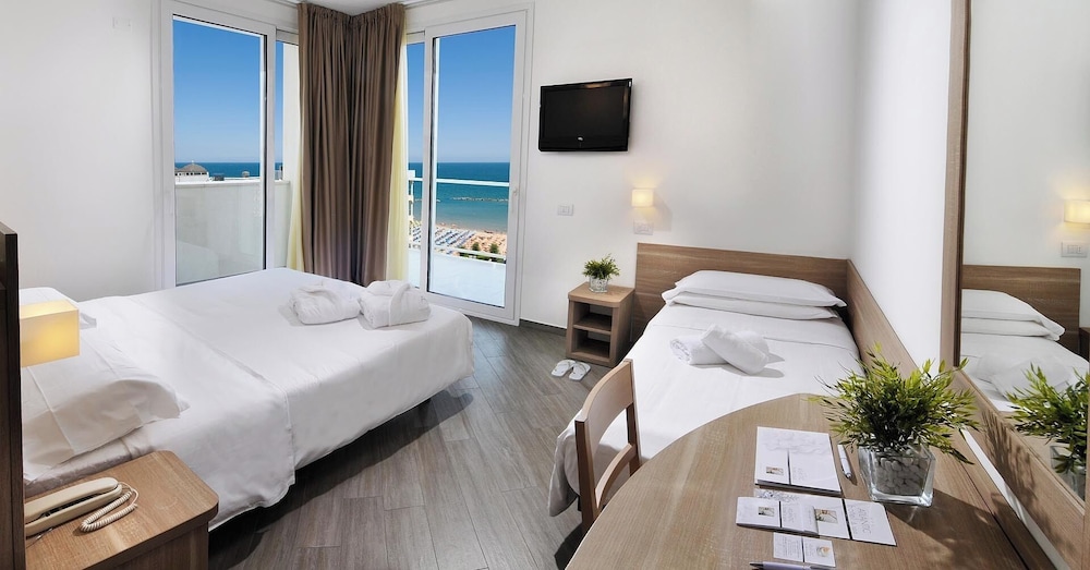 SUPERIOR, DOUBLE OR TWIN BED, TERRACE