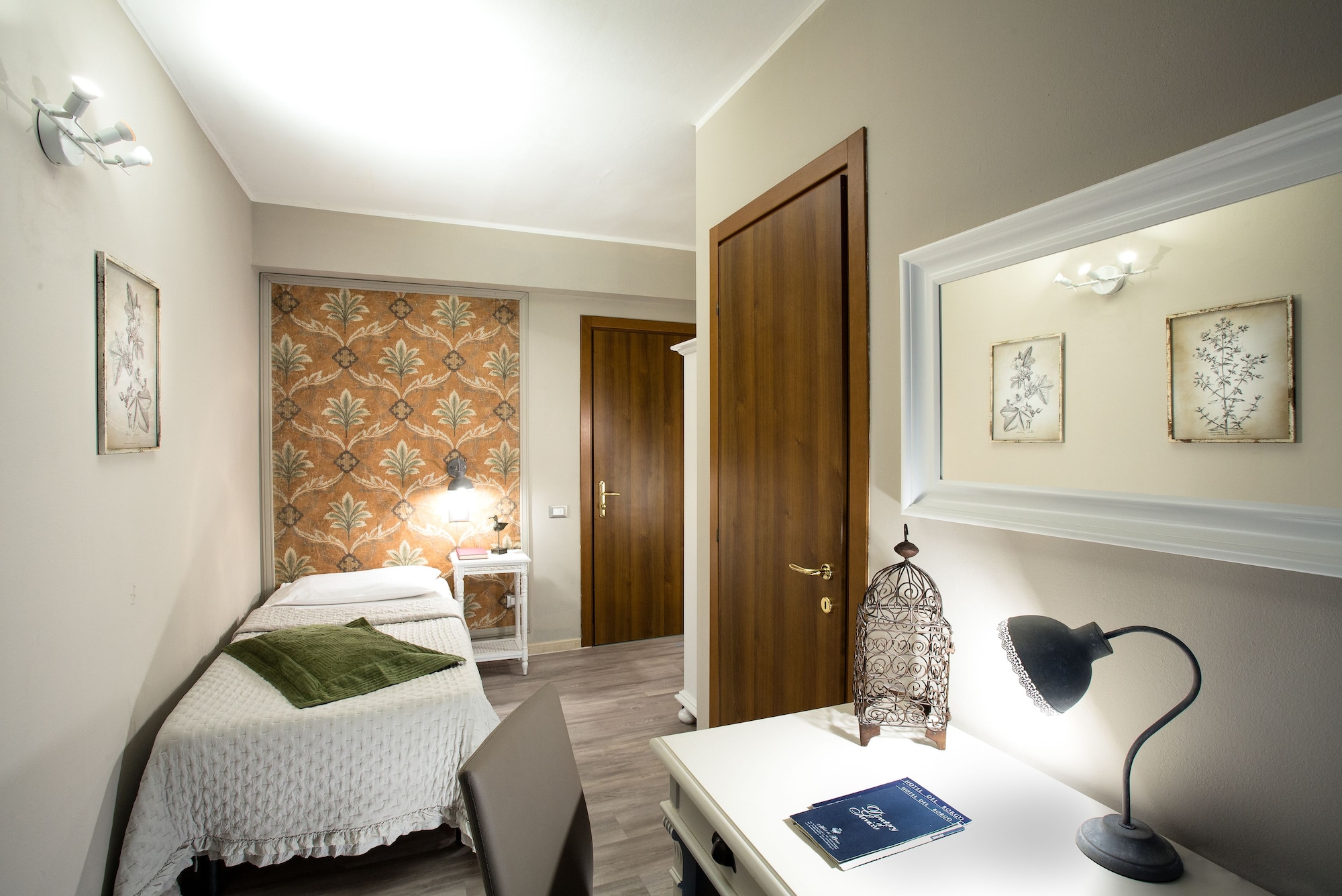 ROOM, SINGLE, SINGLE BED