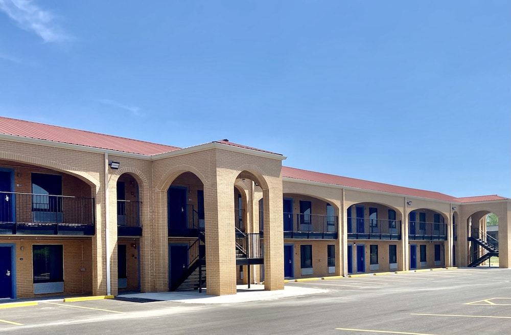 Days Inn by Wyndham Newnan 2/43