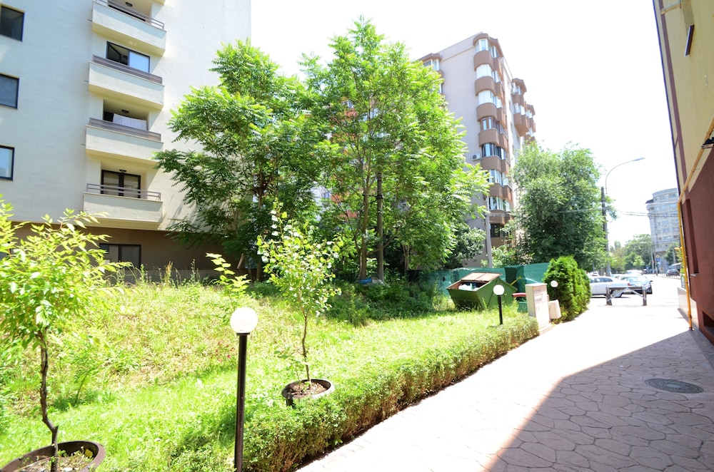 Decebal Residence Apartments 76/80