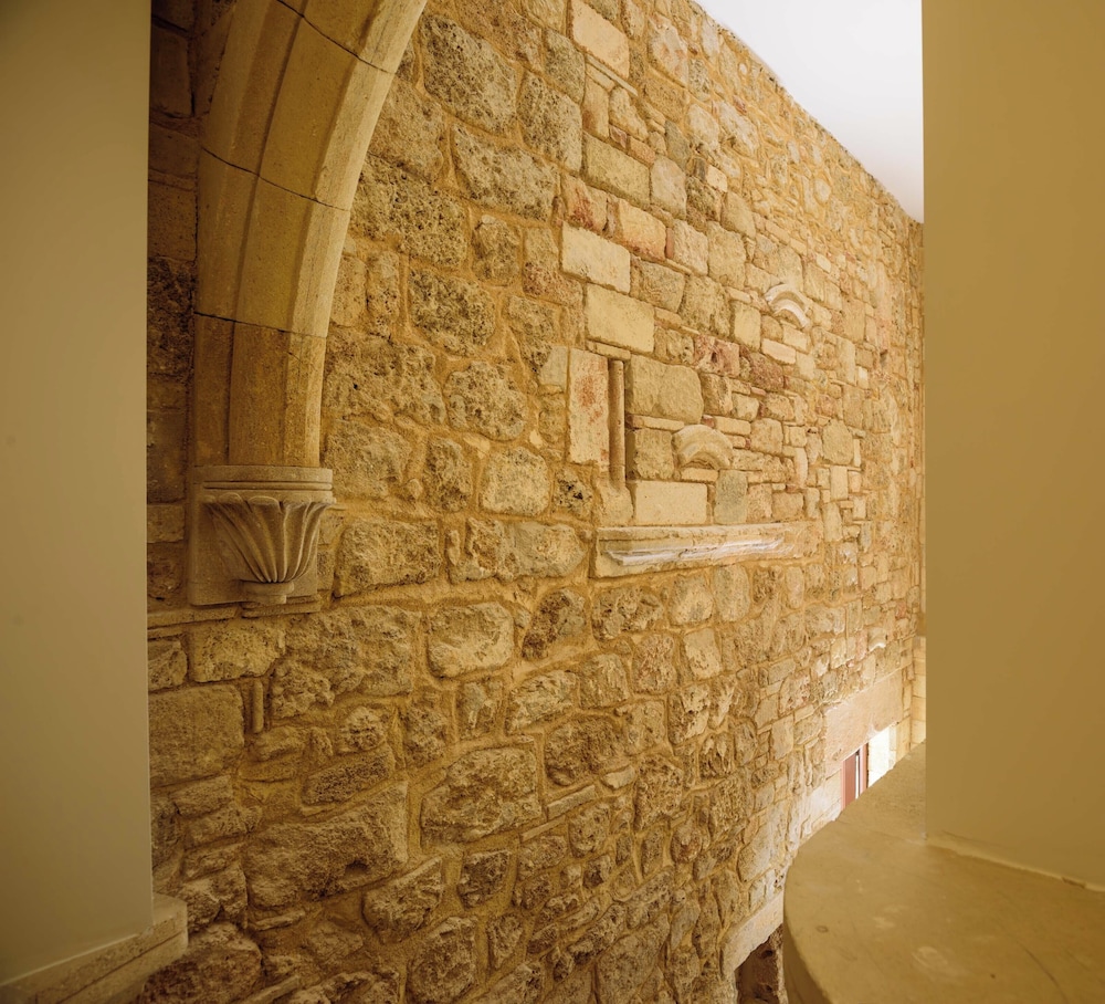Arthur Suites photo3