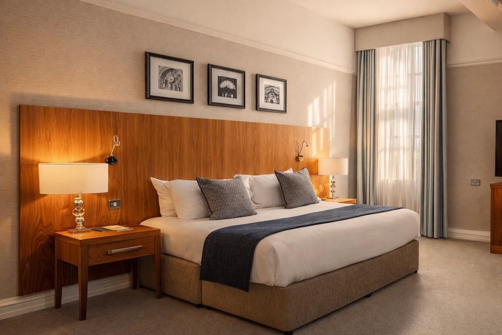 HERITAGE, SUITE