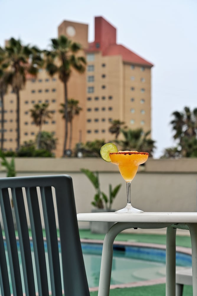 Corona Plaza Hotel 8/70