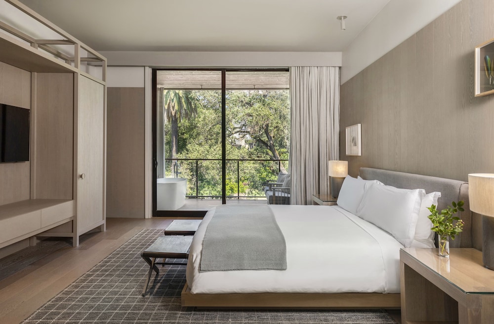 Suite, King Bed, Bridge View