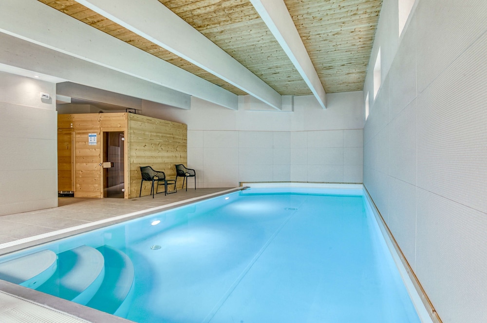 swimming pool spa