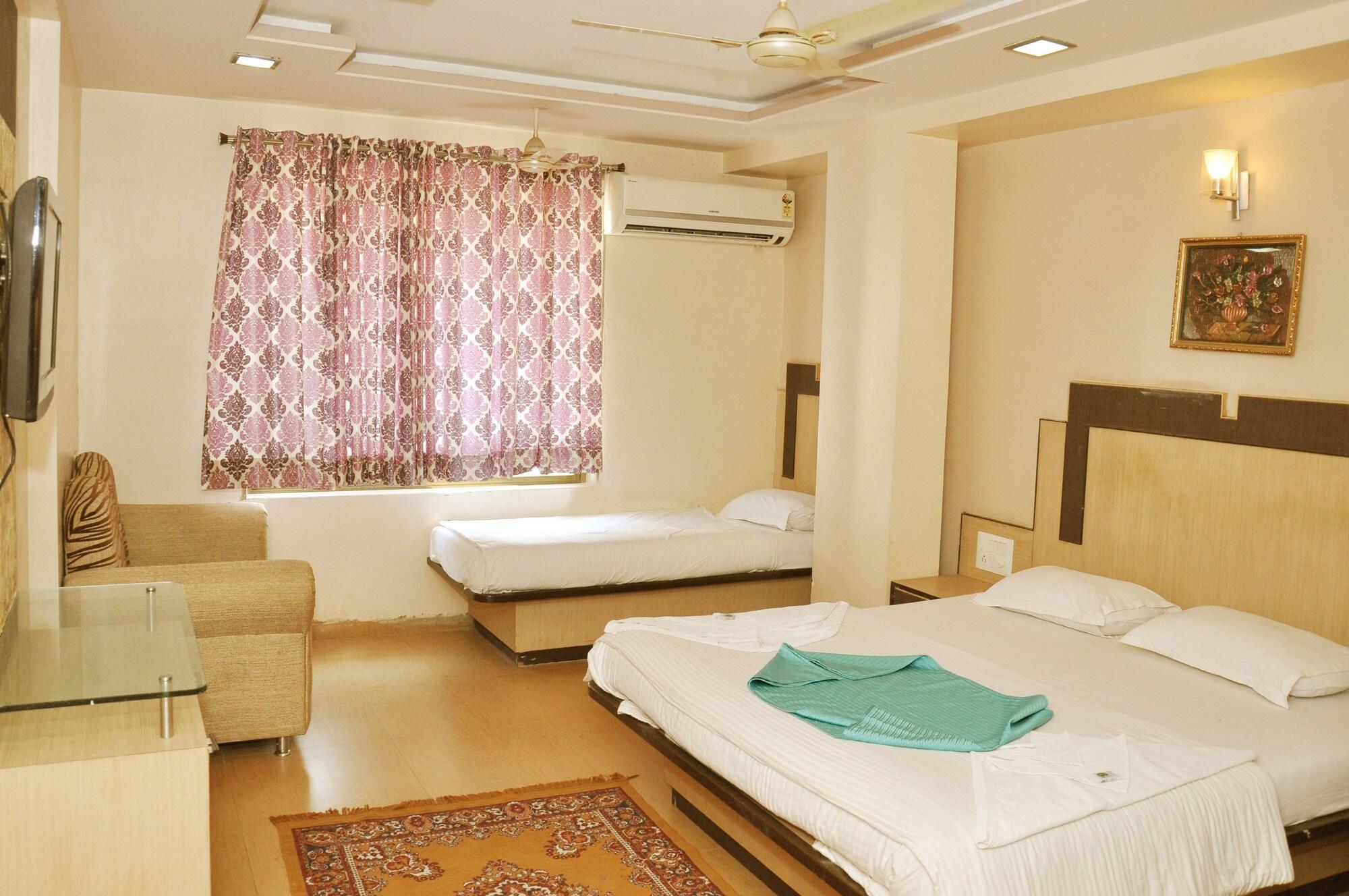 Hotel Sai Suraj Palace 10/20