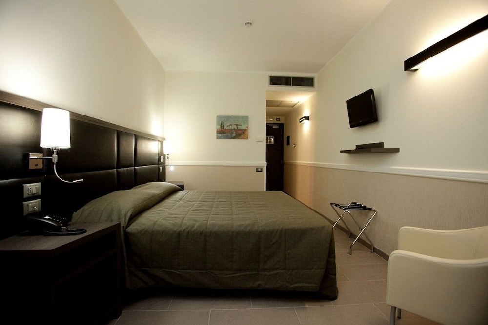 Artis Hotel 38/50
