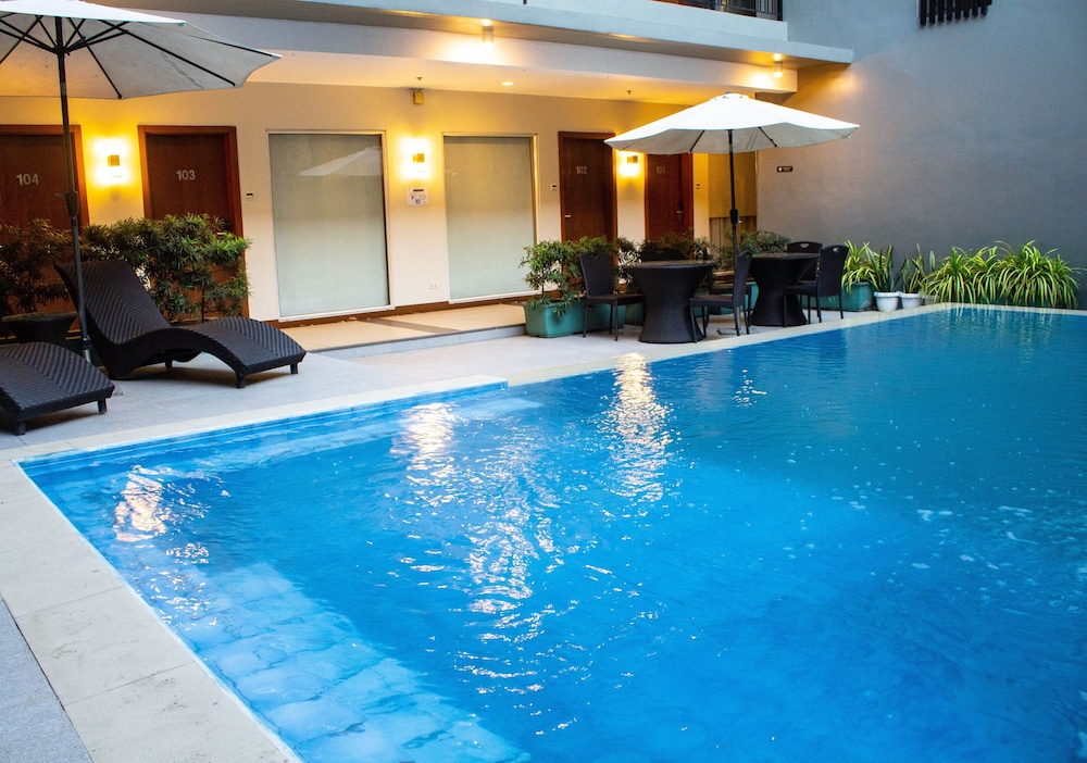88 Courtyard Hotel 1/52