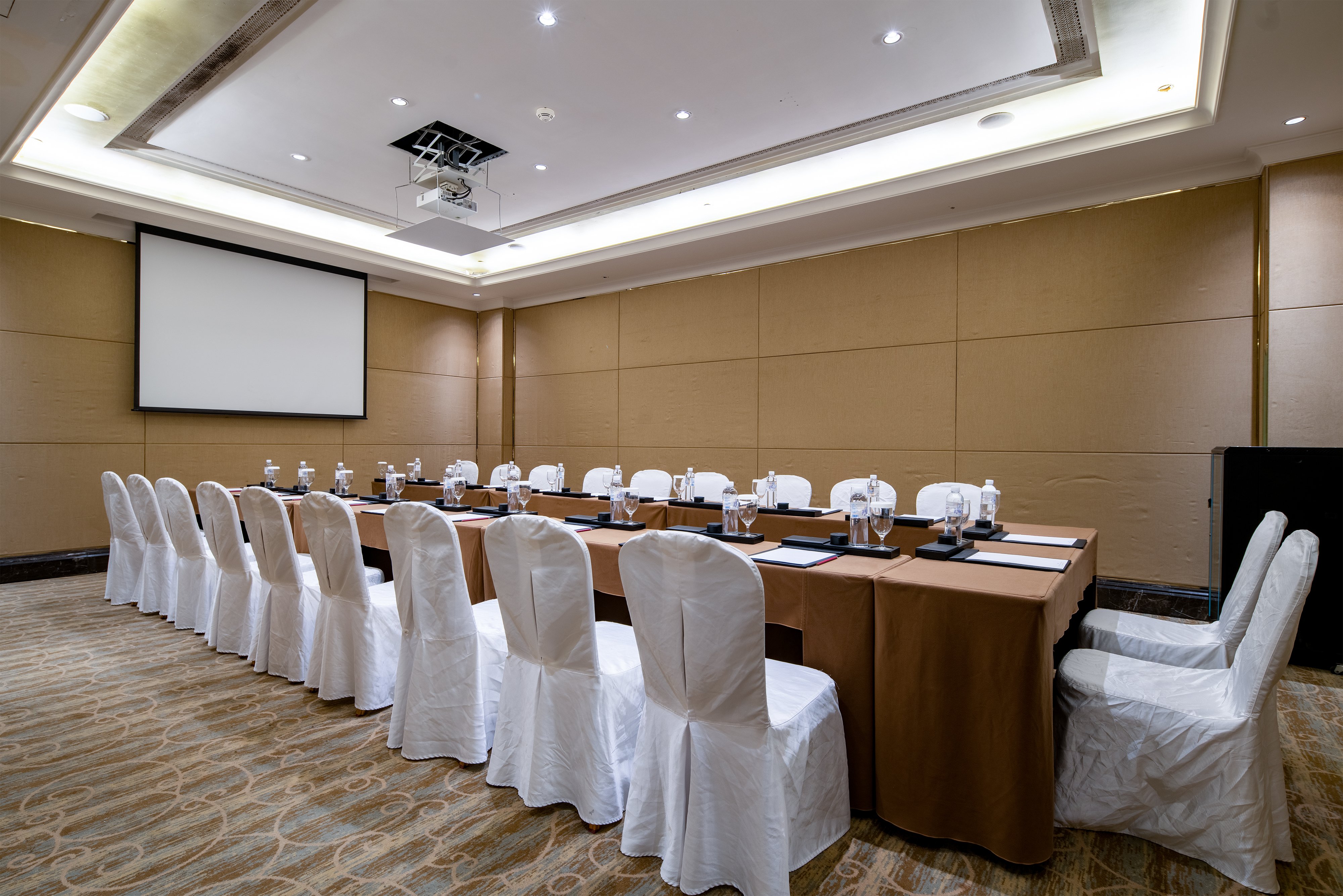 Crowne Plaza Resort Sanya Bay 40/50