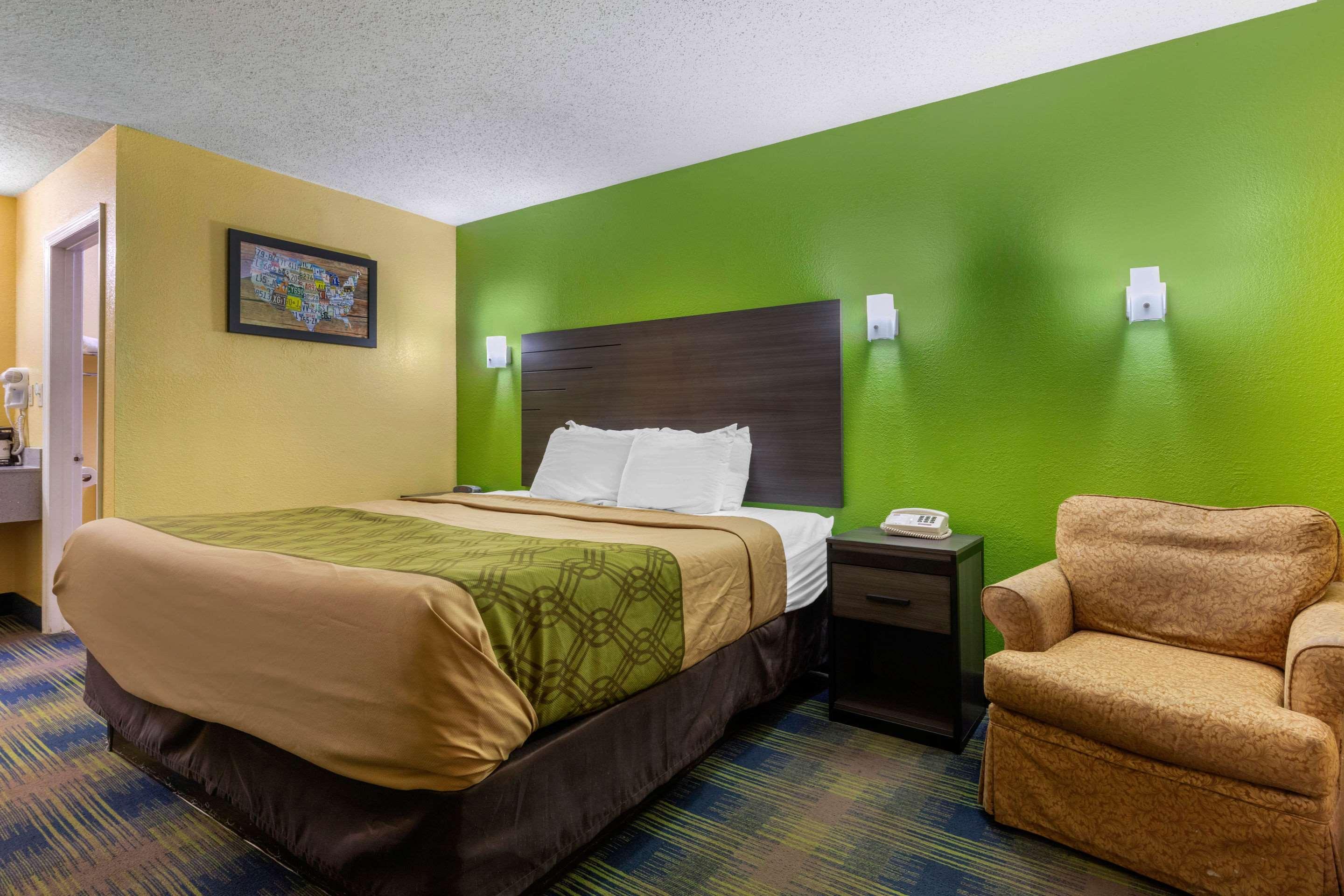 ROOM, KING BED