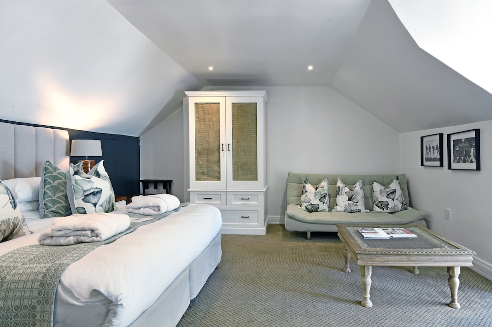 Upper, King Bed