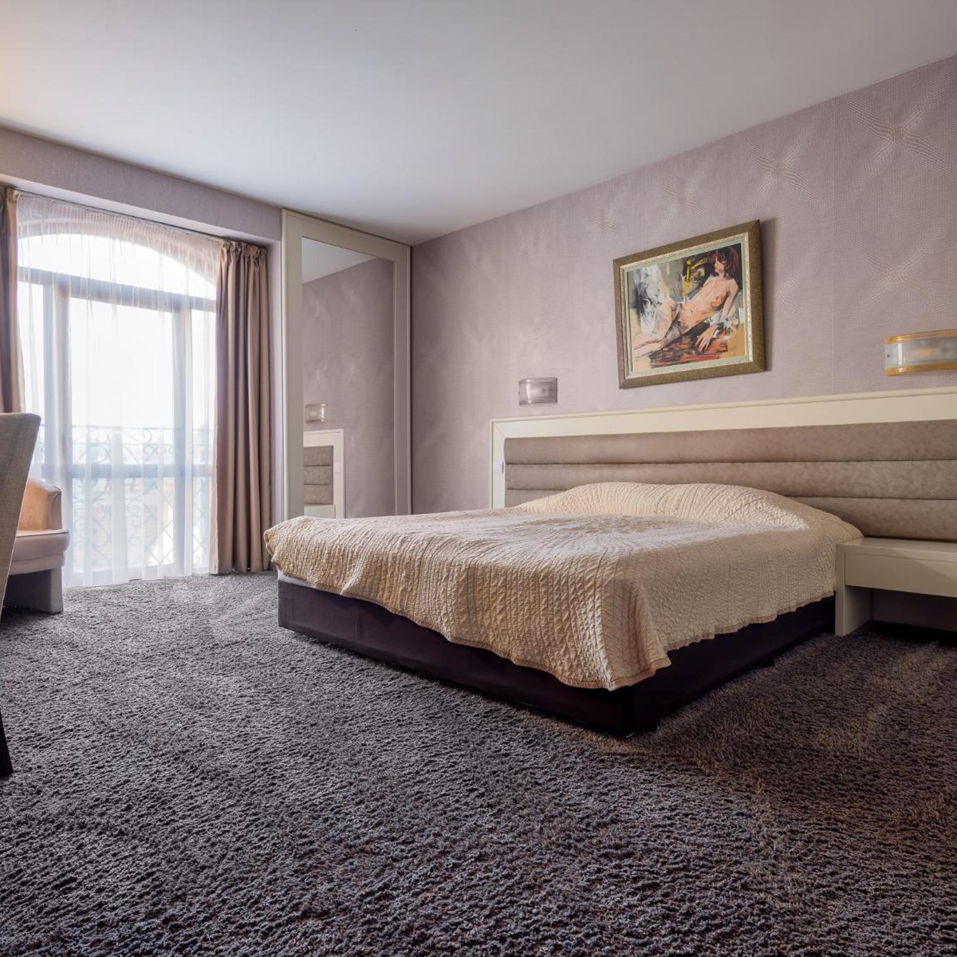 Super, Luxury