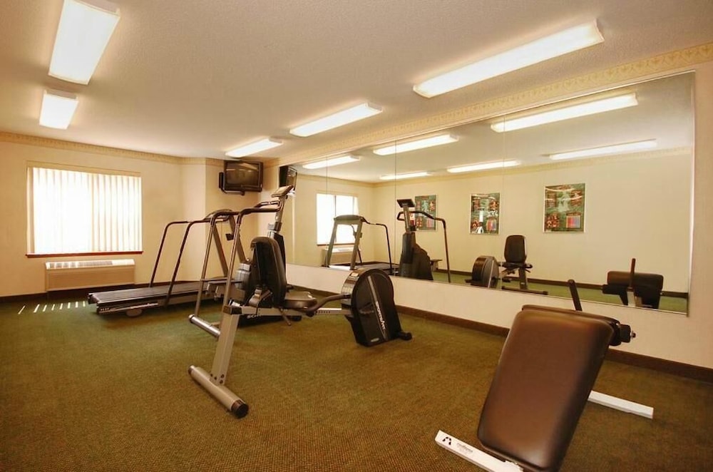 Syracuse Inn & Suites 12/22