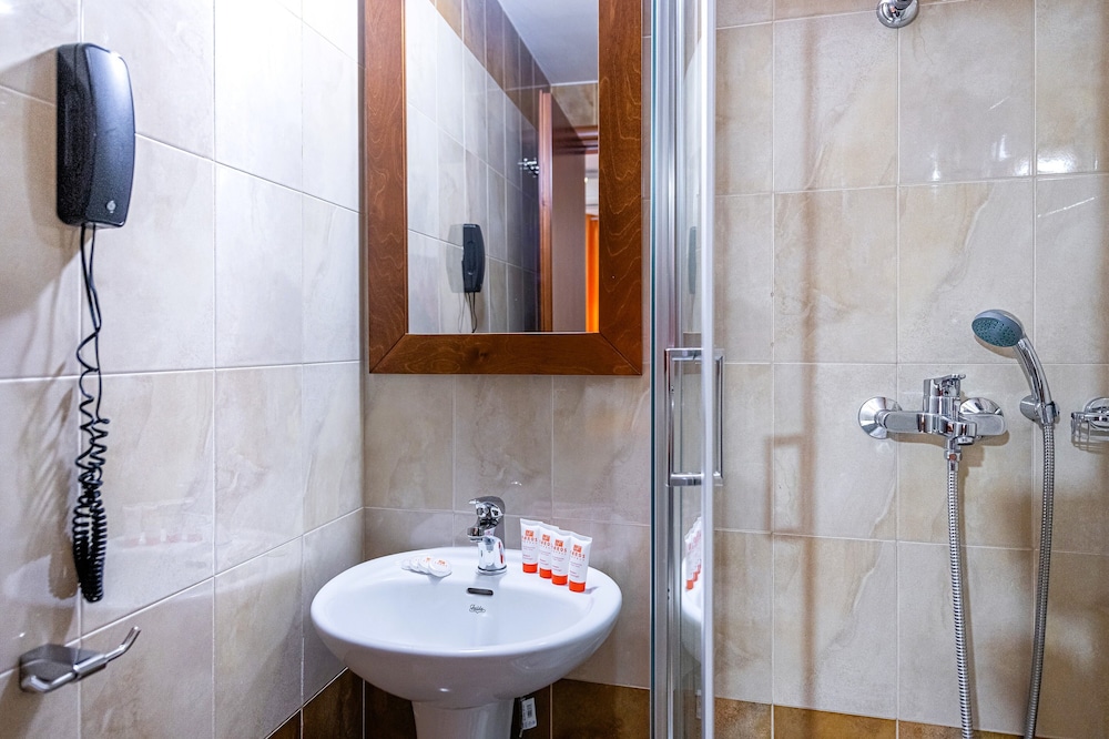 Faros 1 Hotel 63/67