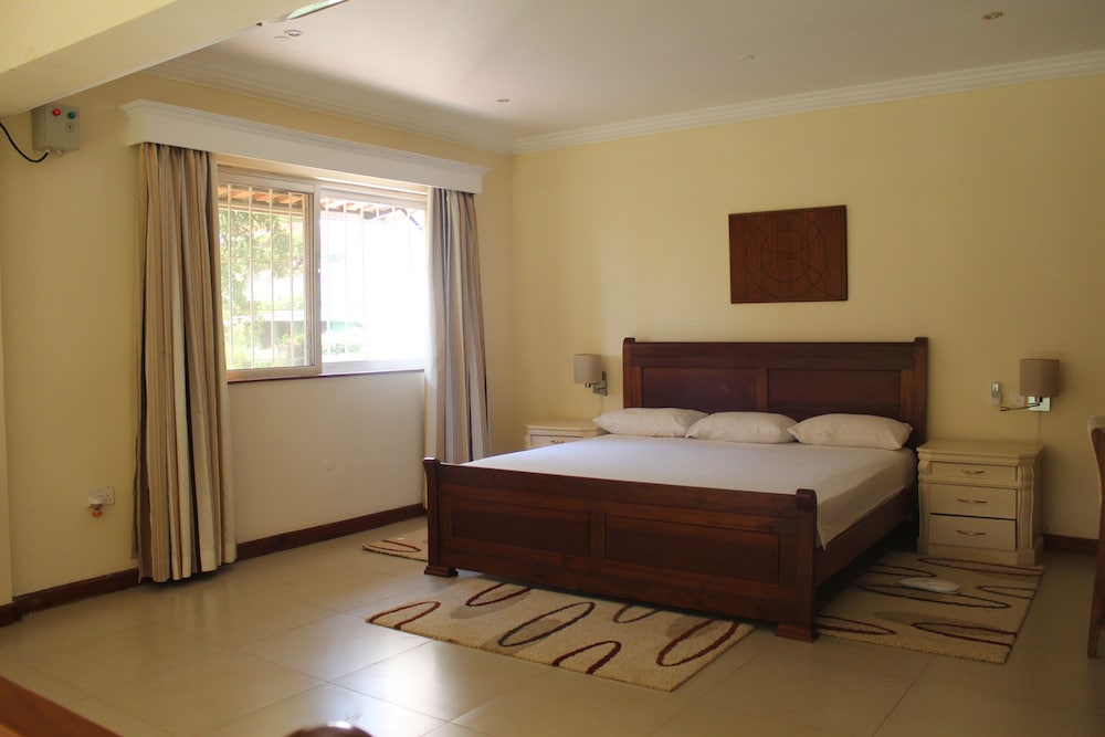 Sovereign Hotel 11/50