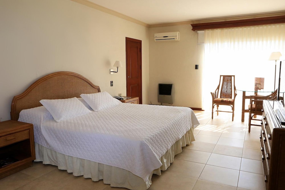 Los Parrales Hotel 6/33