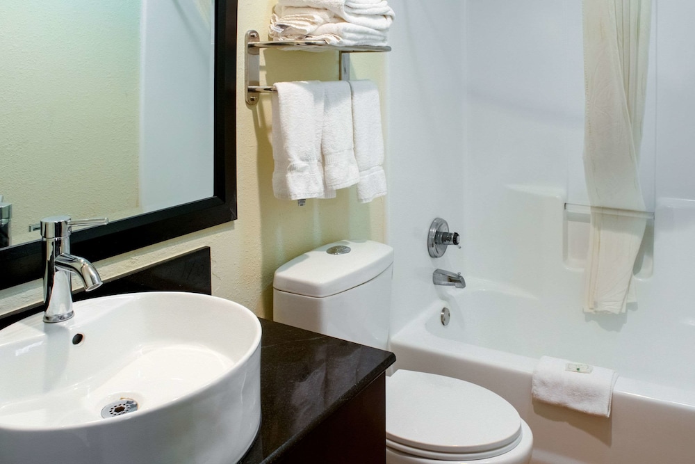 Quality Inn Plainfield 21/47