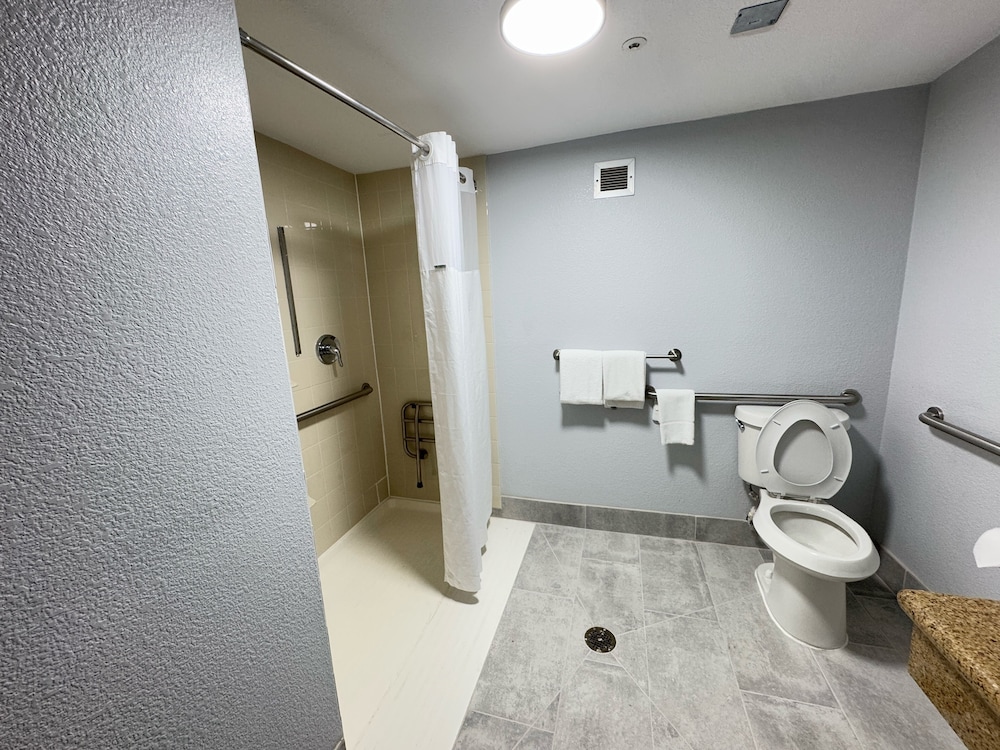 Super 8 by Wyndham Dallas Love Field Airport 54/60