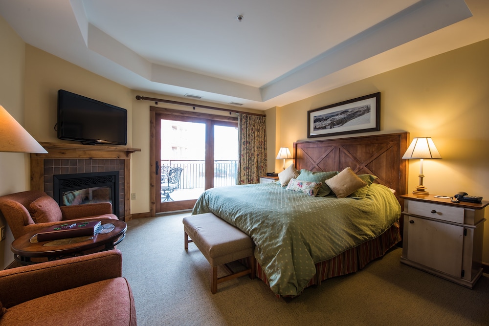 The Lodge At Mountaineer Square 12/34