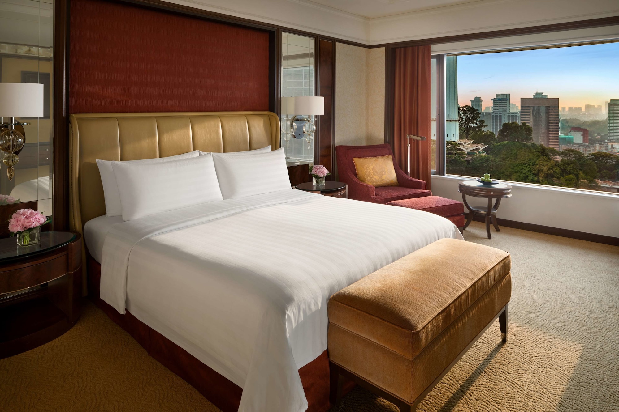 SELECT, PREMIER, KING BED, BATHTUB