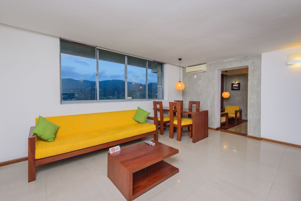 Topaz Hotel 43/60