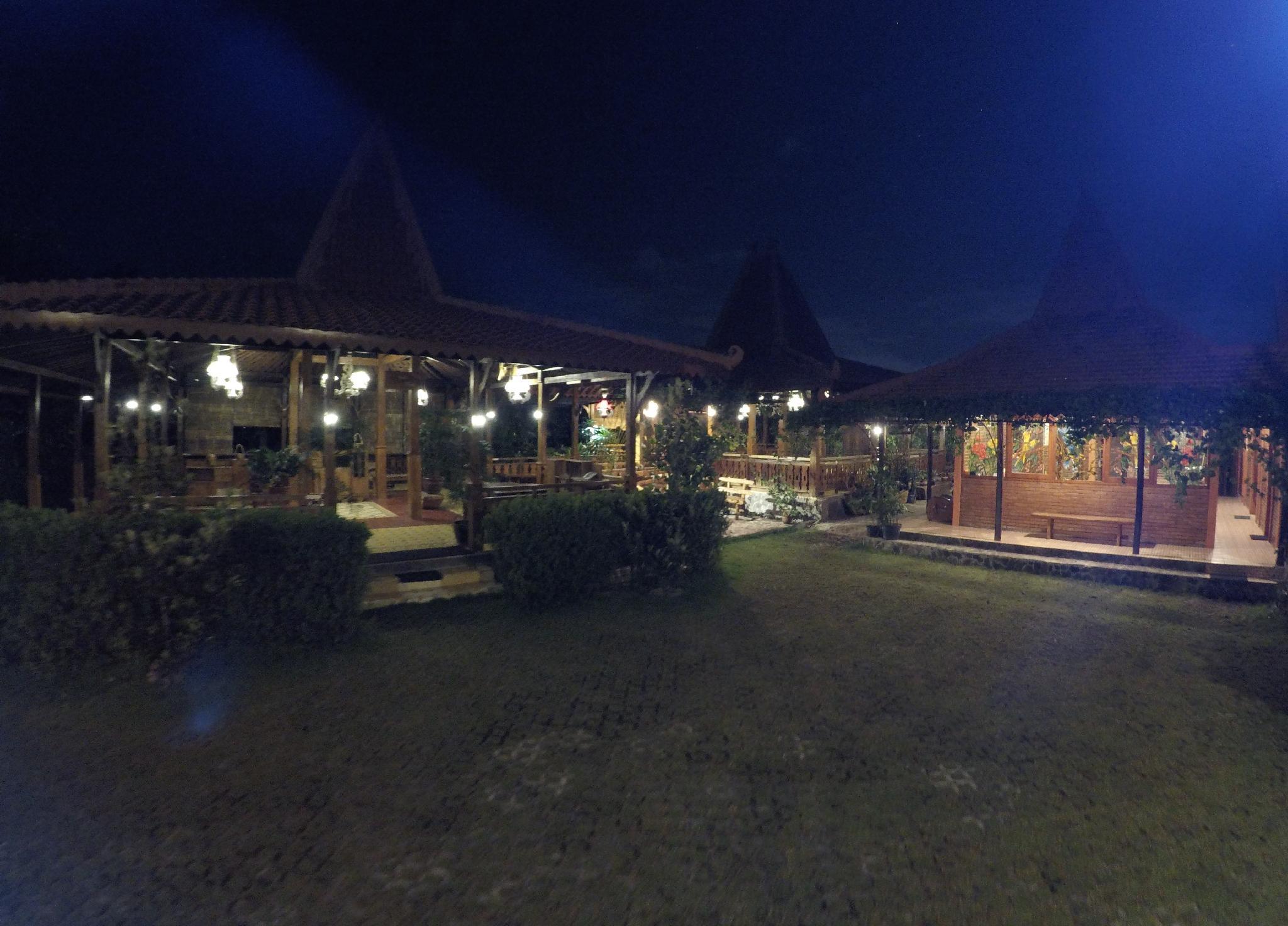 Joglo Ayem Tentrem 1/31