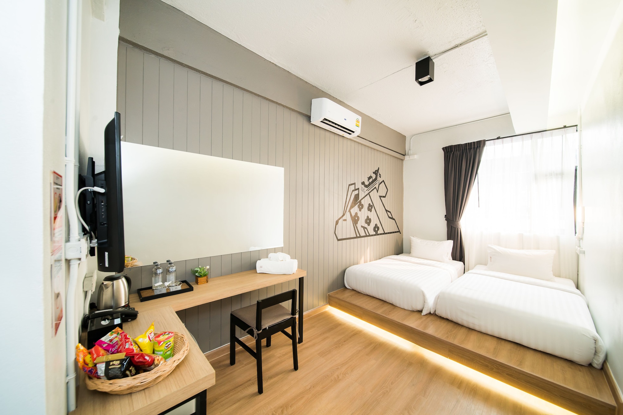 SUPERIOR, DOUBLE OR TWIN BED