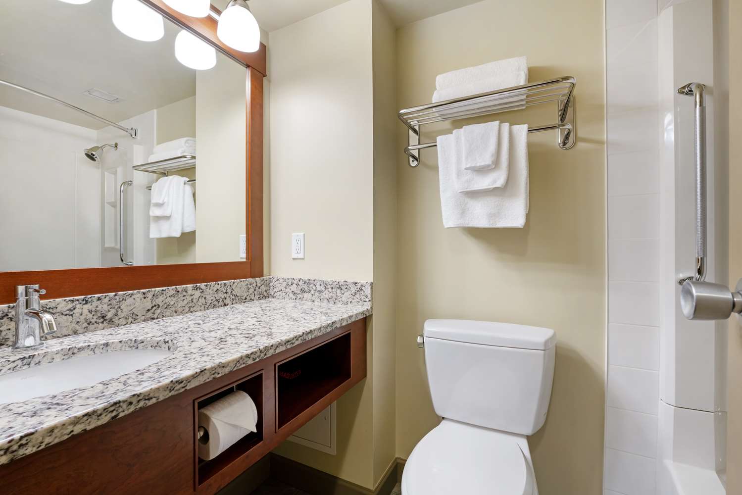Best Western Plus Barclay Hotel 33/33