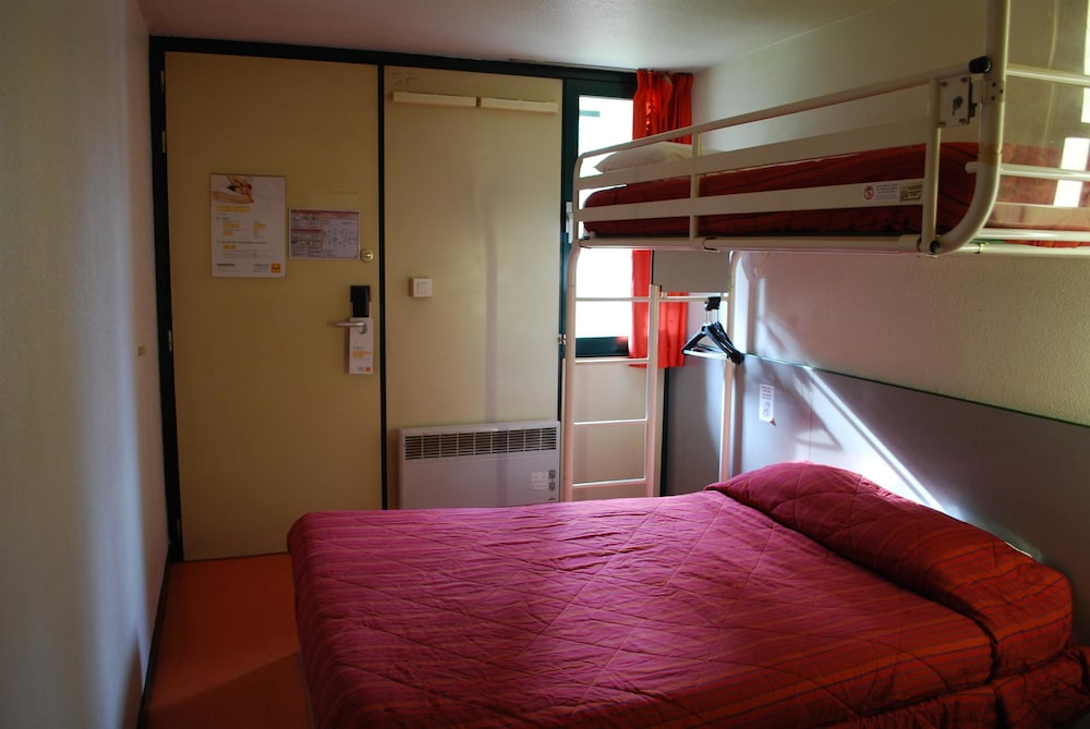 Standard, 1 Double and 1 Single Bed