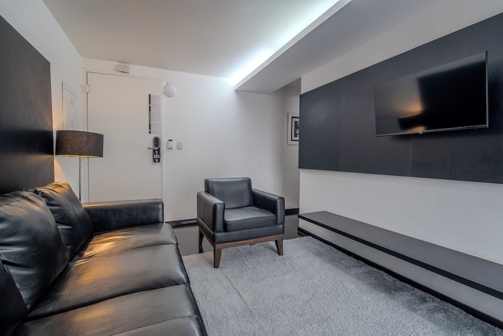 155 HOTEL 41/54