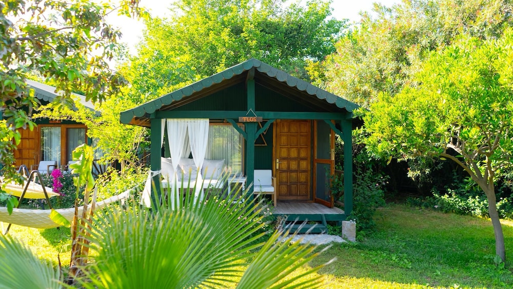 Etenna Bungalow 5/84