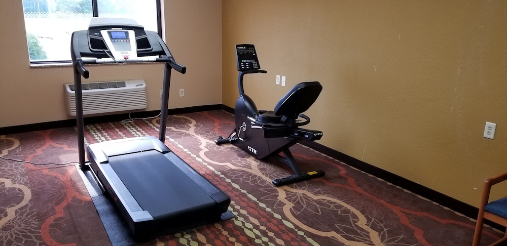 Days Inn & Suites by Wyndham Davenport East 27/39