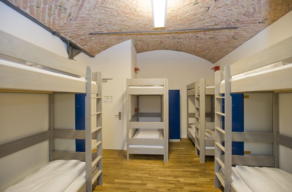 Mixed Dorm, 8 Beds, Shared Bathroom