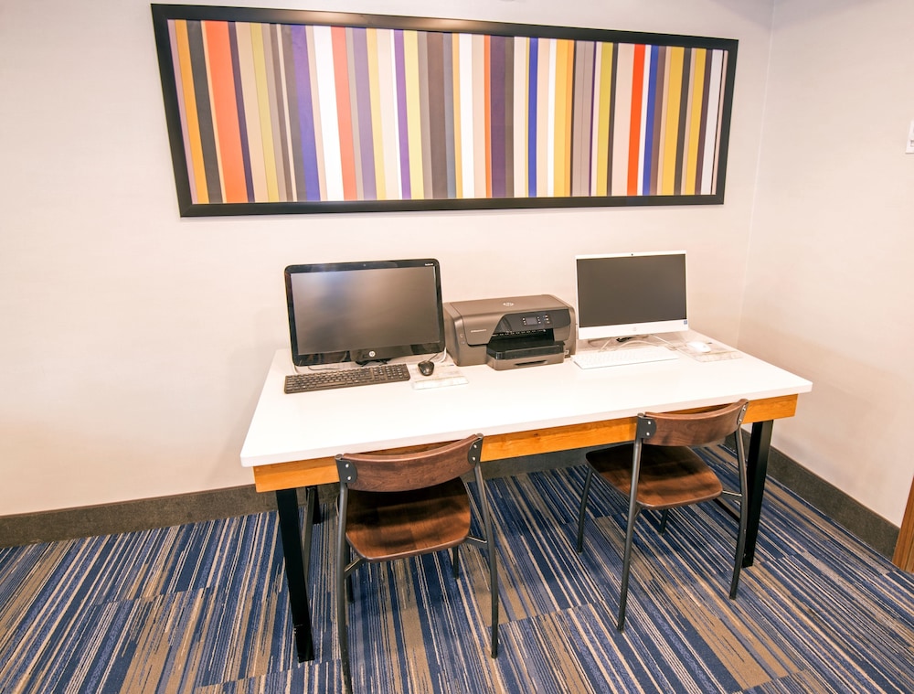 Holiday Inn Express Hotel Suites Hinton 52/57