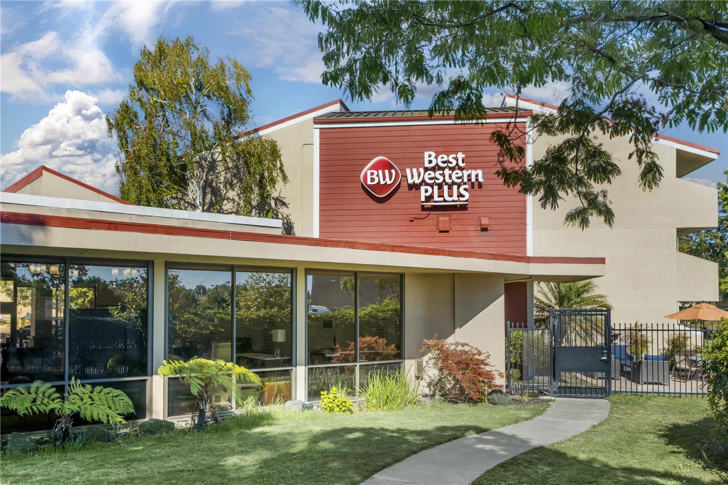Best Western Plus Garden Court Inn 2/54