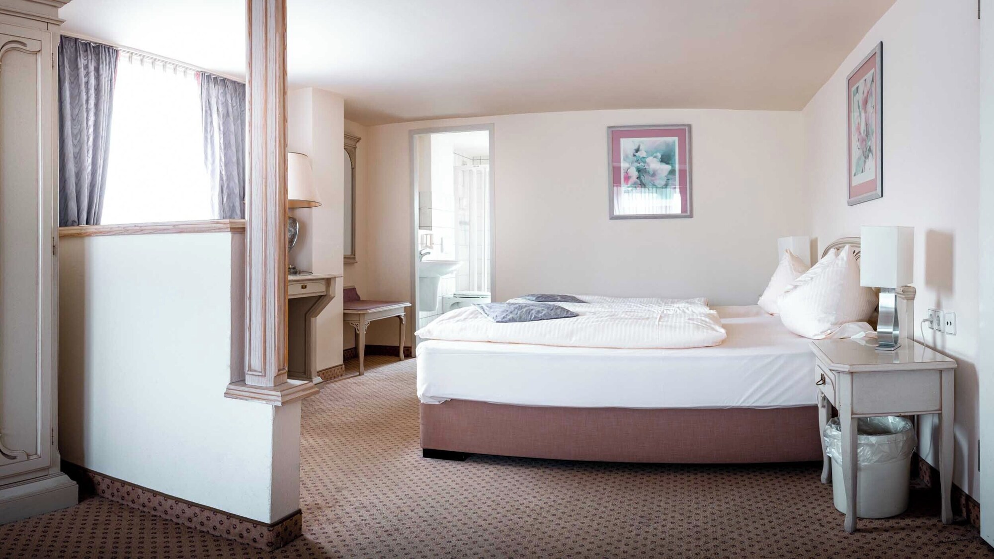 COMFORT, STUDIO, SUITE, CITY VIEW