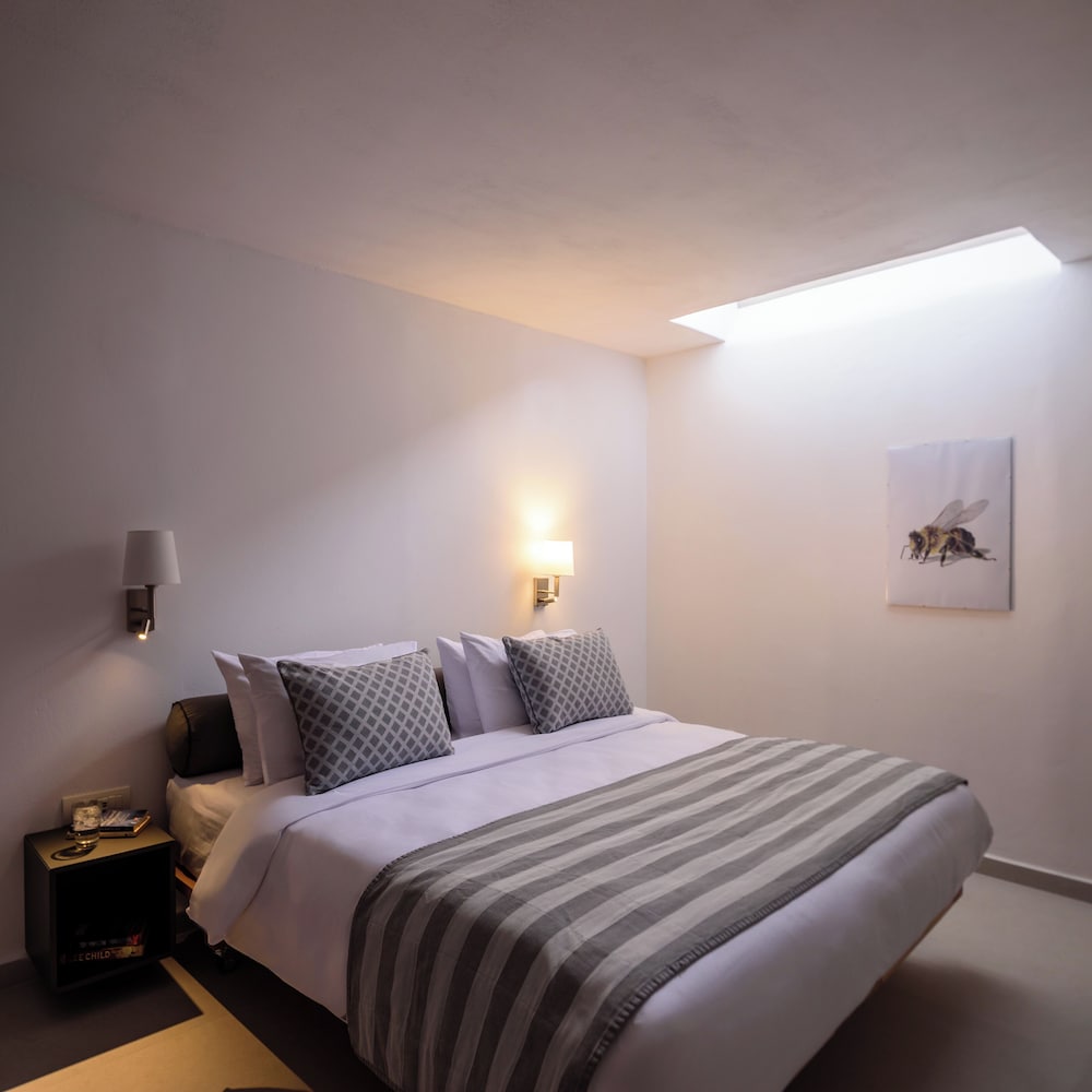 Superior, Suite, Queen Bed, Caldera View, Sofa