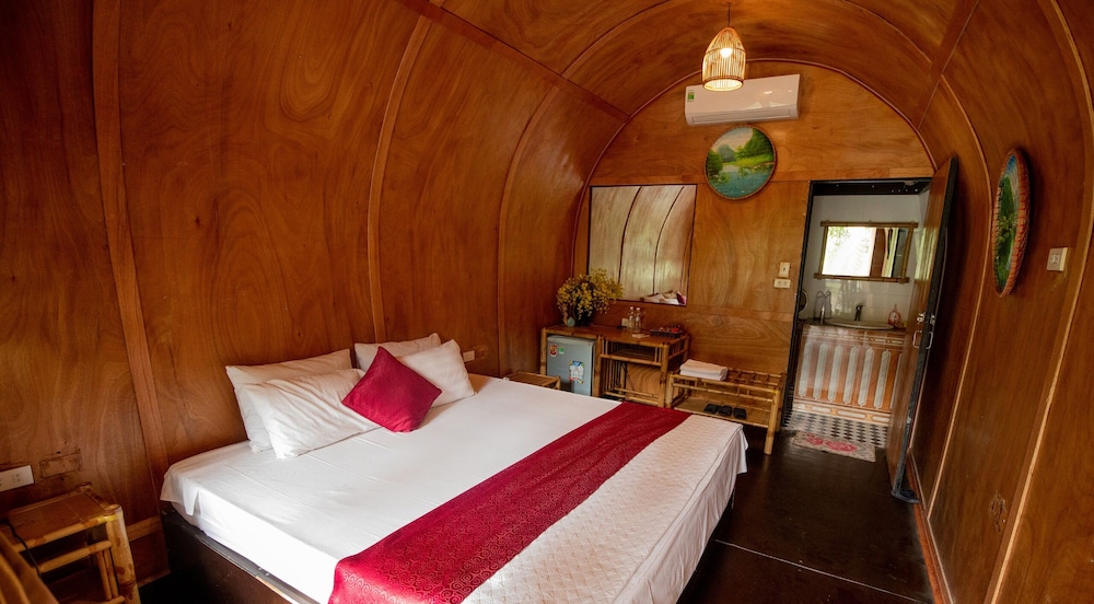 BUNGALOW, DOUBLE BED, RIVER VIEW