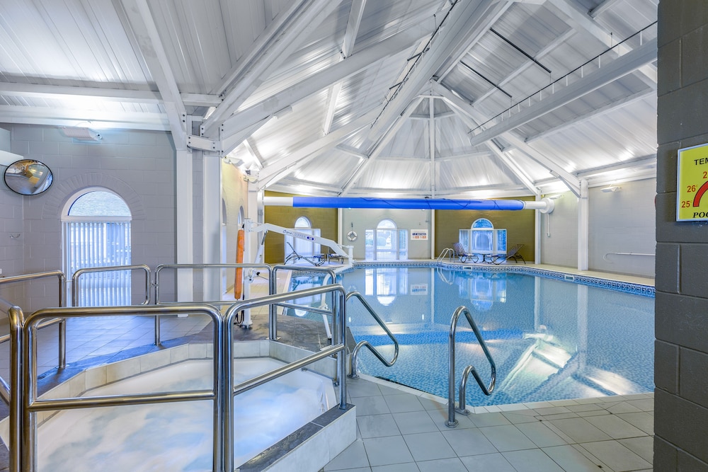 swimming pool spa