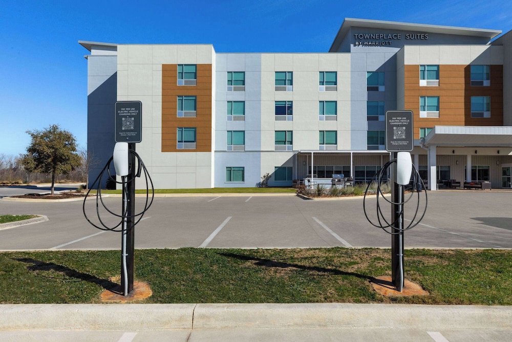 La Quinta Inn & Suites by Wyndham San Antonio at the RIM 35/43