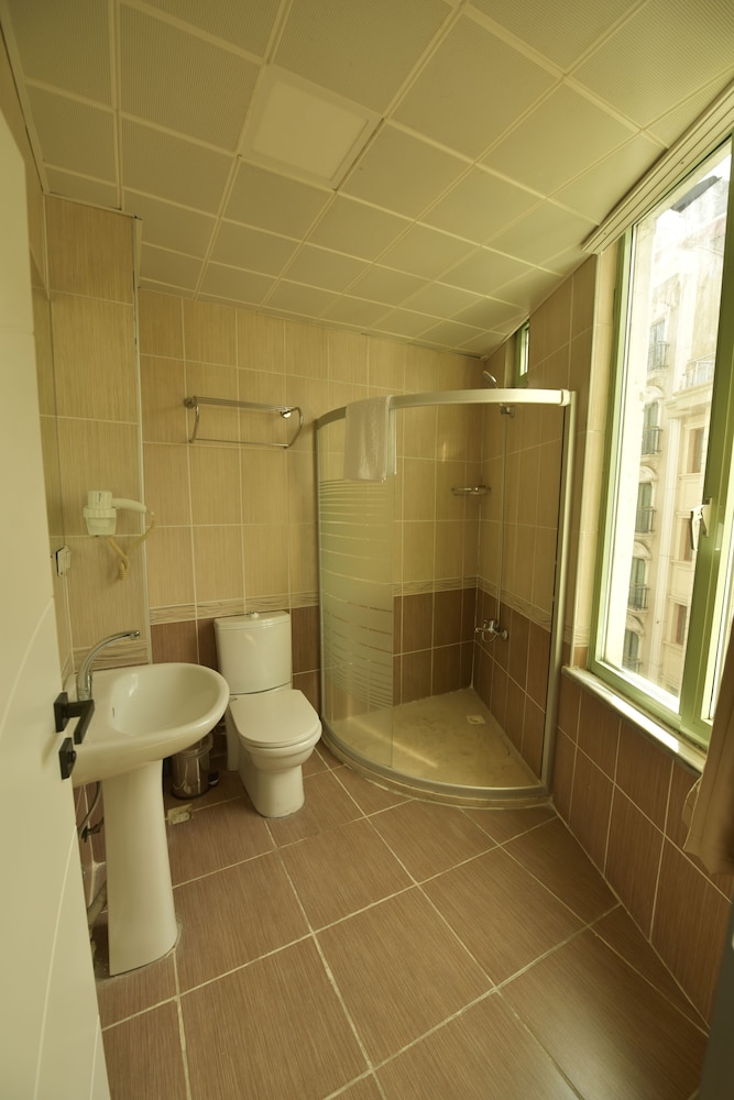 THE LUXX BOUTIQUE HOTEL 52/53