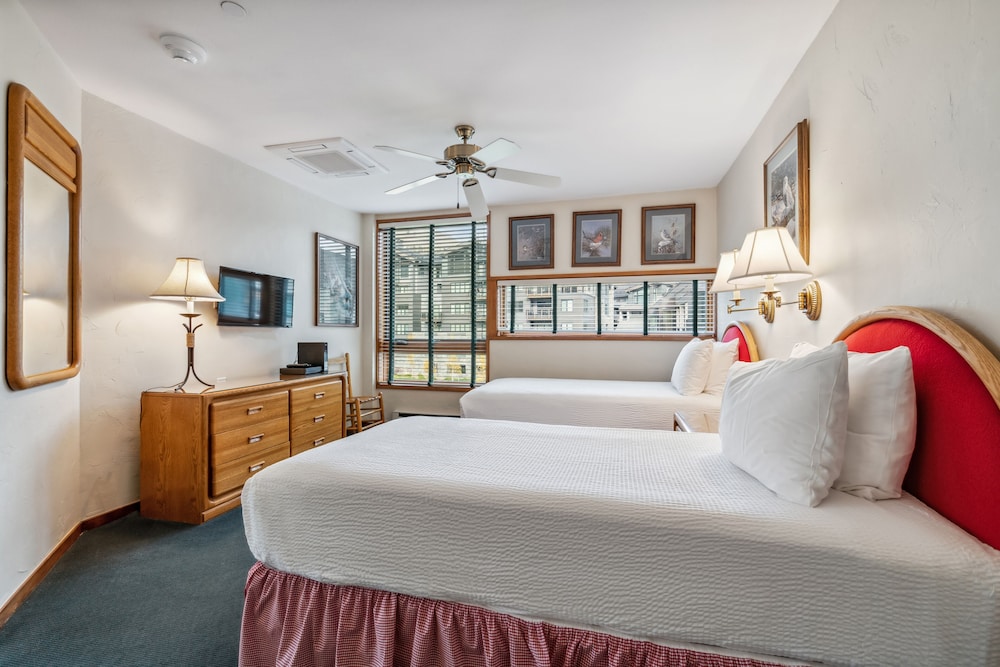 3 BEDROOMS, CONDO, DELUXE