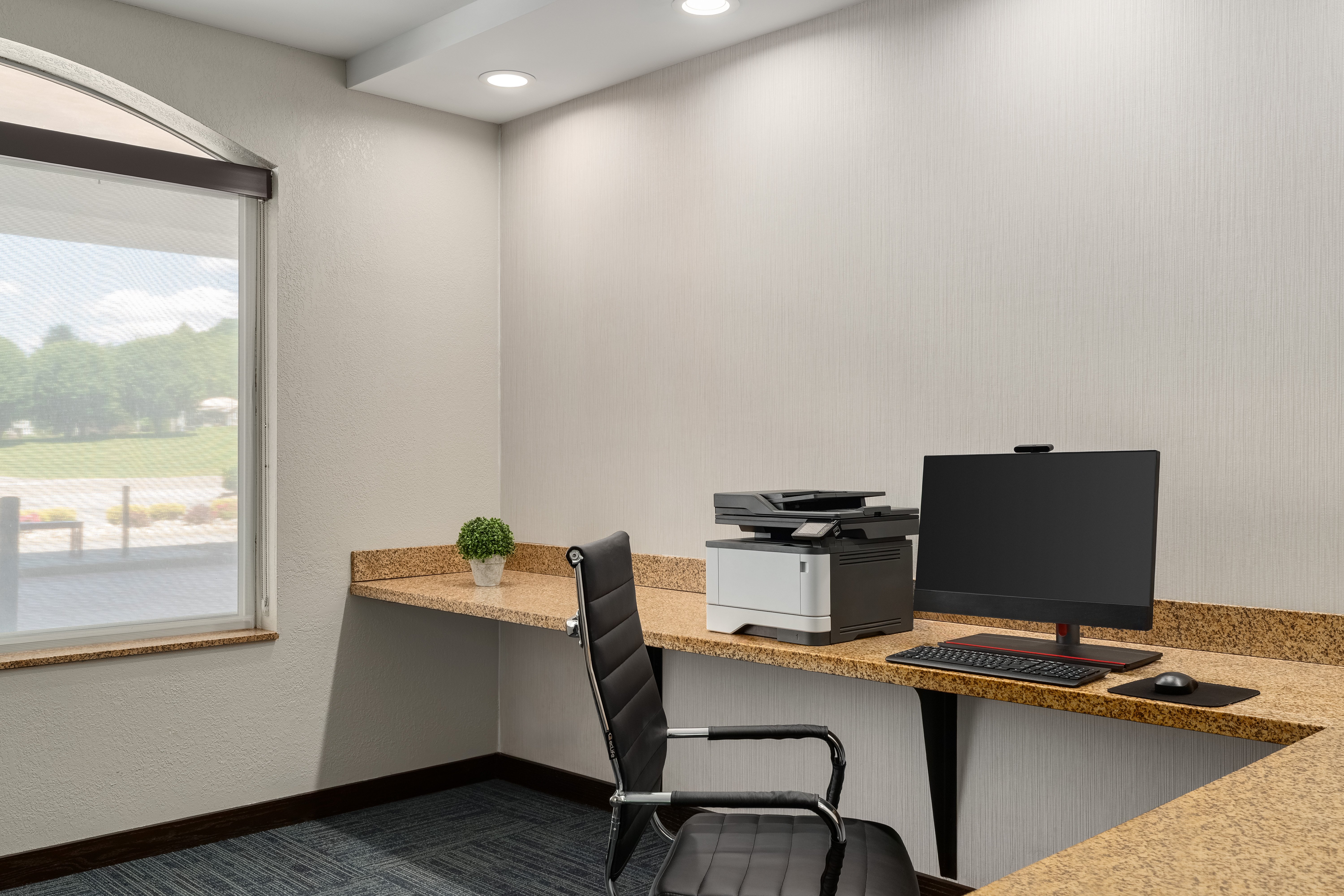 Holiday Inn Express & Suites New Martinsville 64/73