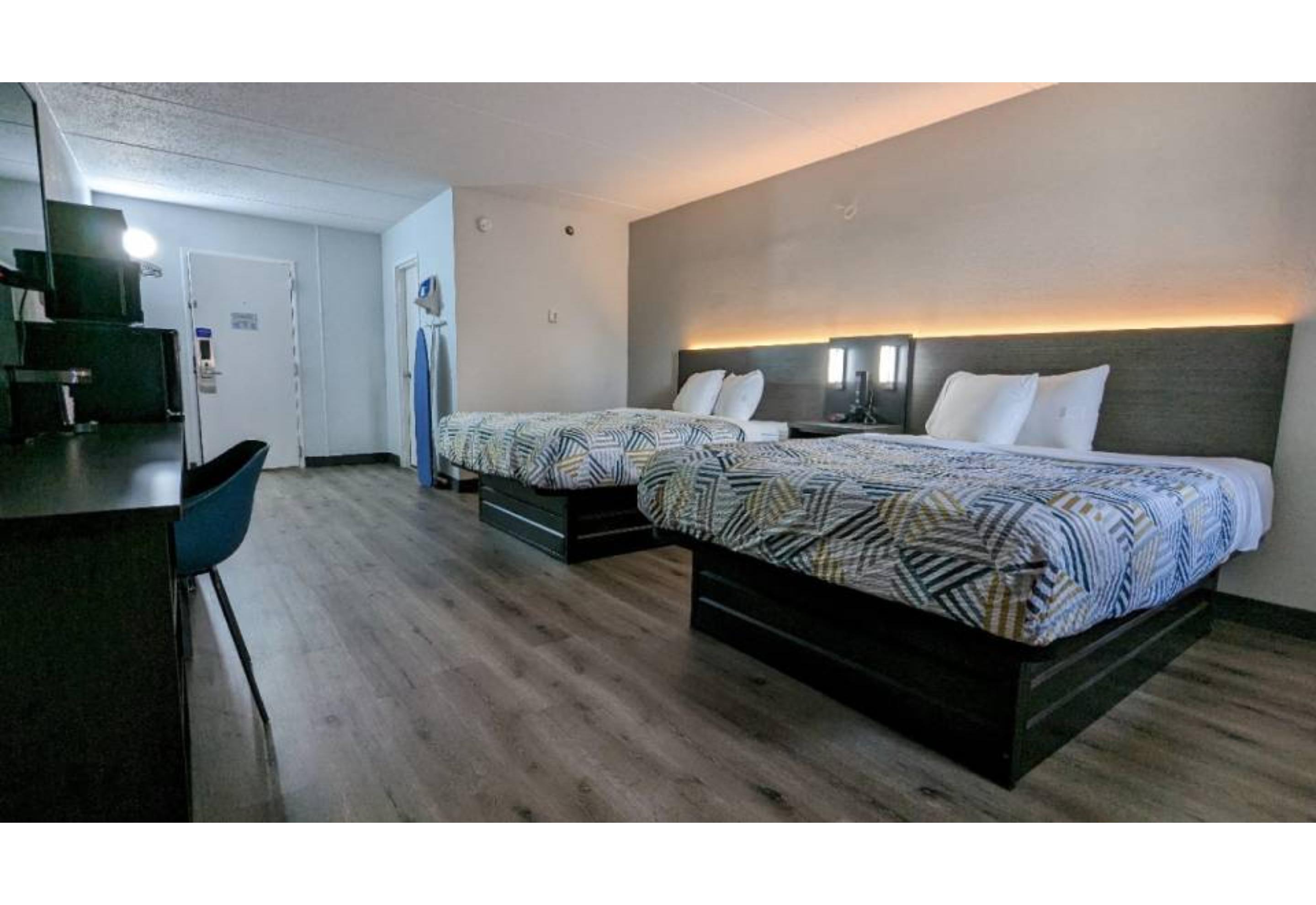 2 Full Beds - ADA/Tub