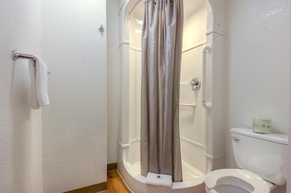 Motel6 Oceanside, CA 32/62