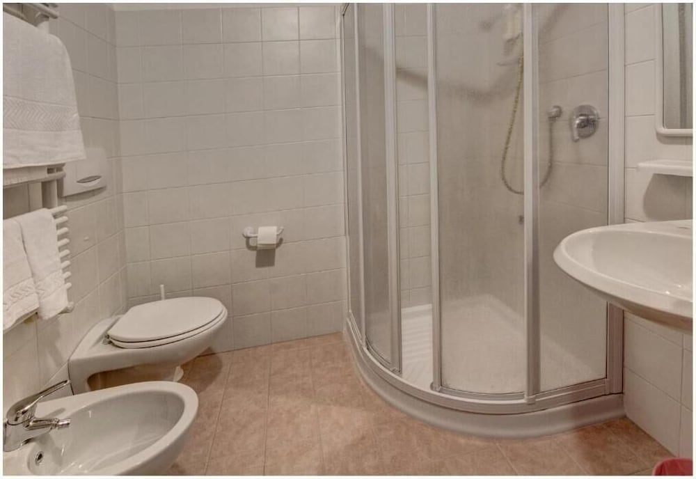 Al Larin Hotel 34/40