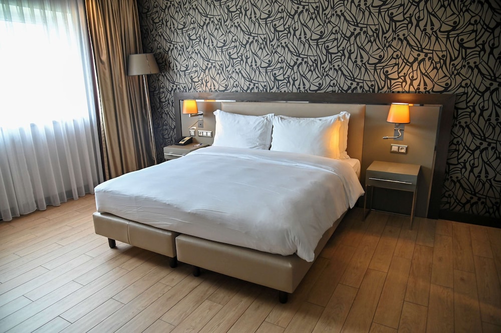 SUITE JUNIOR H