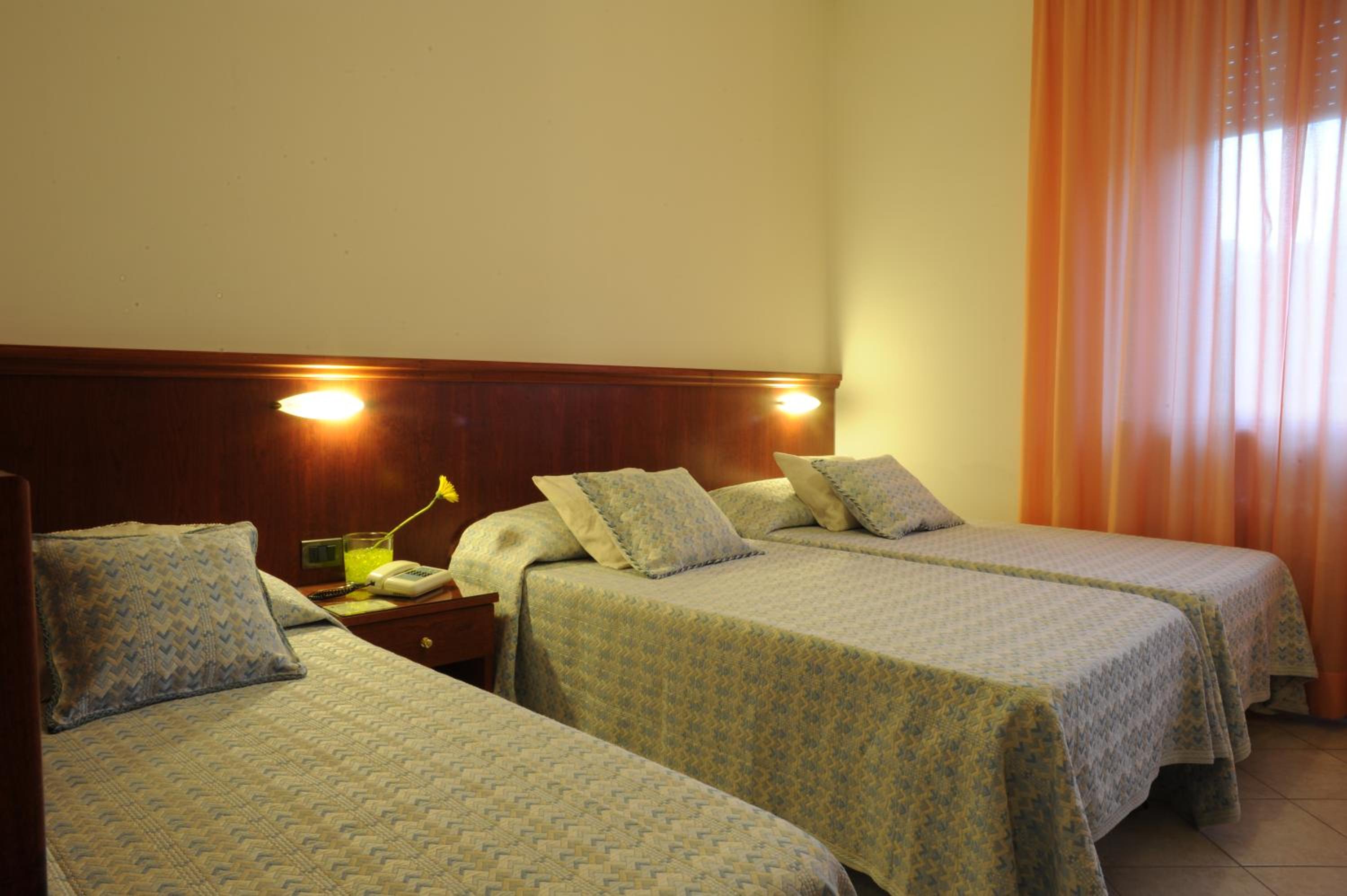 ROOM, TRIPLE