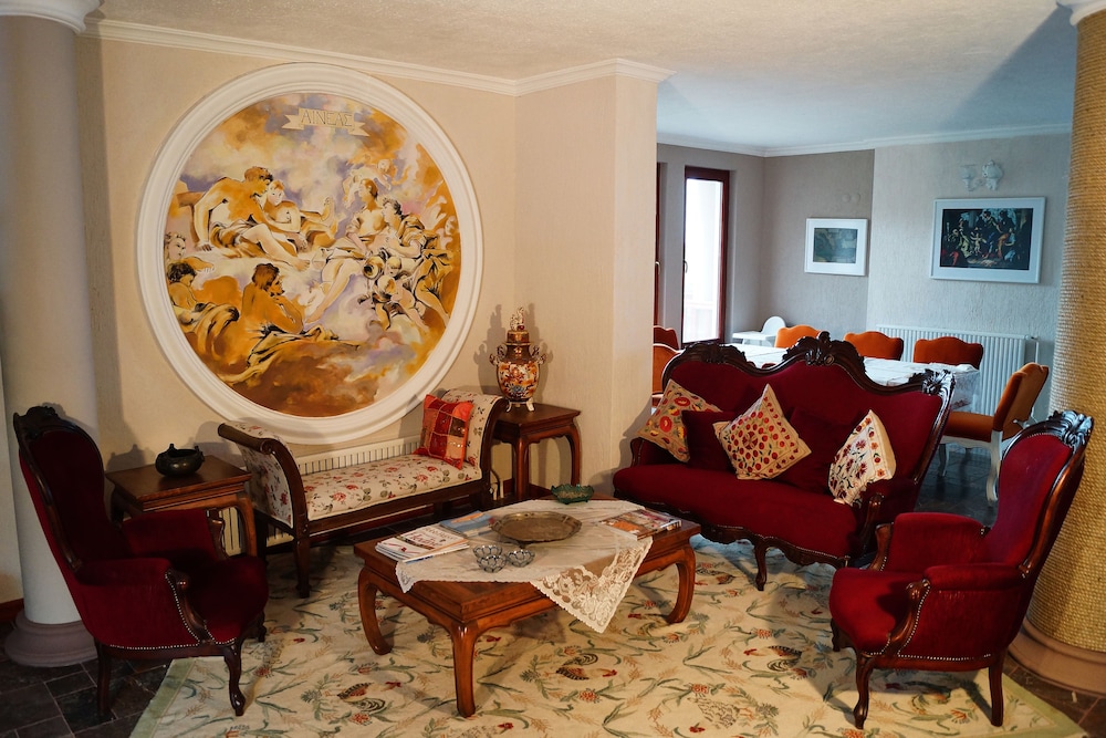 Aeneas Hotel 25/50